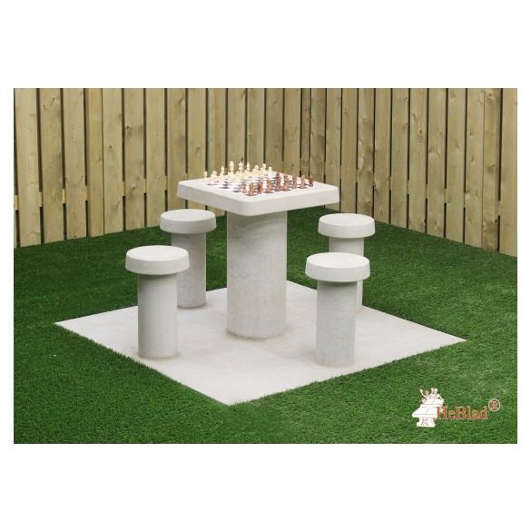 public HeBlad chess table ";C version"; with 4 chairs