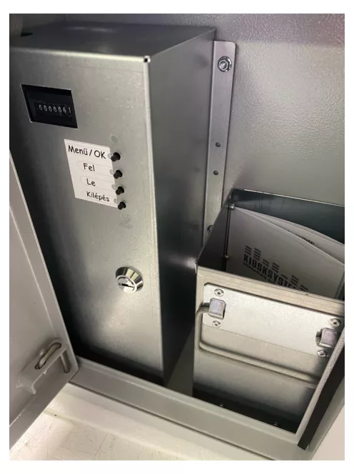 Érmés beléptető LED kijelzővel